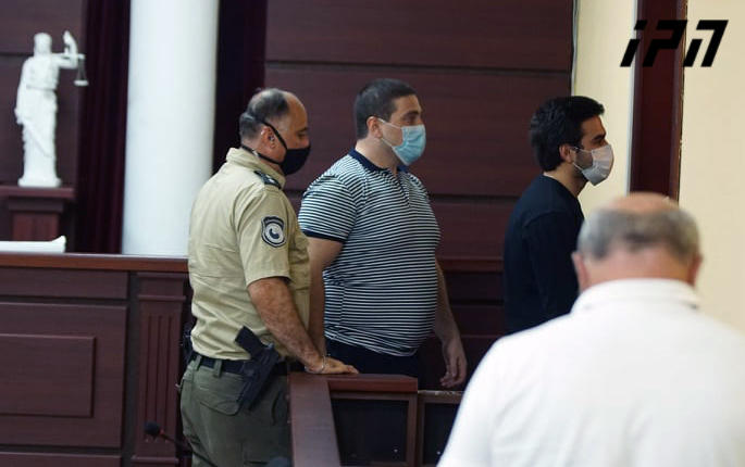 შაქარაშვილის საქმეზე დაკავებული არასრულწლოვნის ადვოკატის განცხადებით, გიგა ტატიაშვილმა დაადასტურა, რომ ჟვანიას რკინის ხელკეტი ჰქონდა, თუმცა, მისი გამოყენება არ დაუნახავს