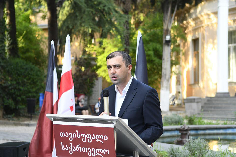 „თავისუფალი საქართველო“ - „ოცნებისა“ და „ნაციონალების“ გამოკითხვებს უნდობლობას ვუცხადებთ