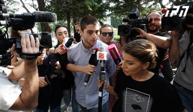 შაქარაშვილის საქმეზე ბრალდებული არასრულწლოვნების სასამართლო პროცესზე დაზარალებული ვახტანგ ახვლედიანი იკითხება