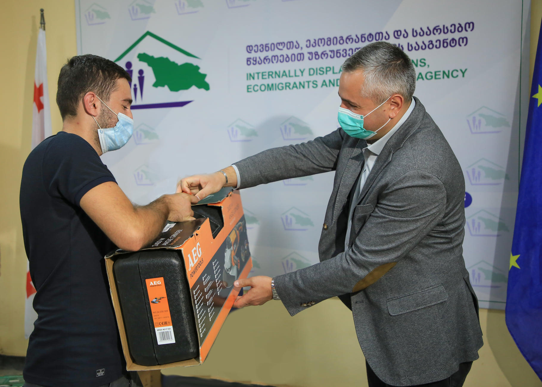 დევნილებს თვითდასაქმების ხელშეწყობის მიზნით ხელსაწყოები და ტექნიკა გადასცეს