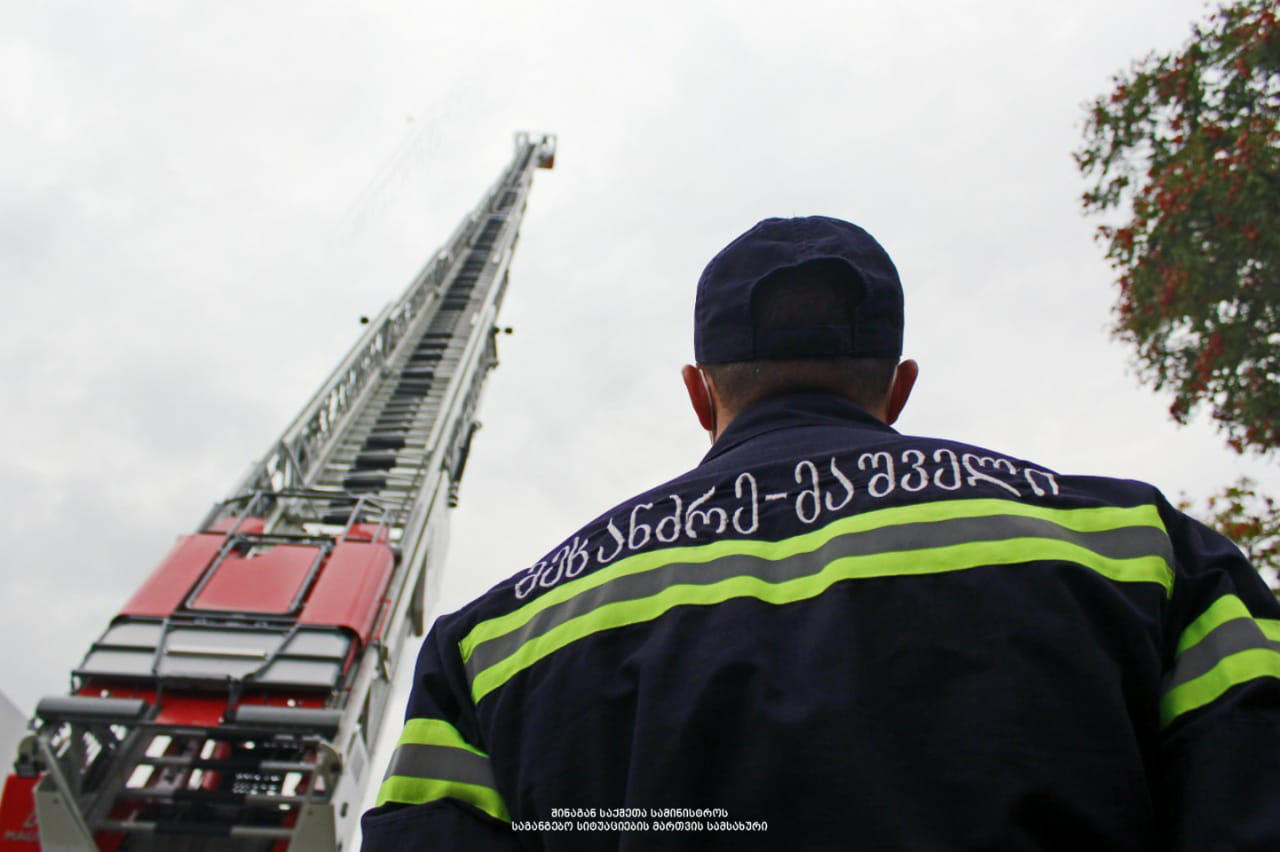 При исполнении служебных обязанностей погиб пожарный-спасатель