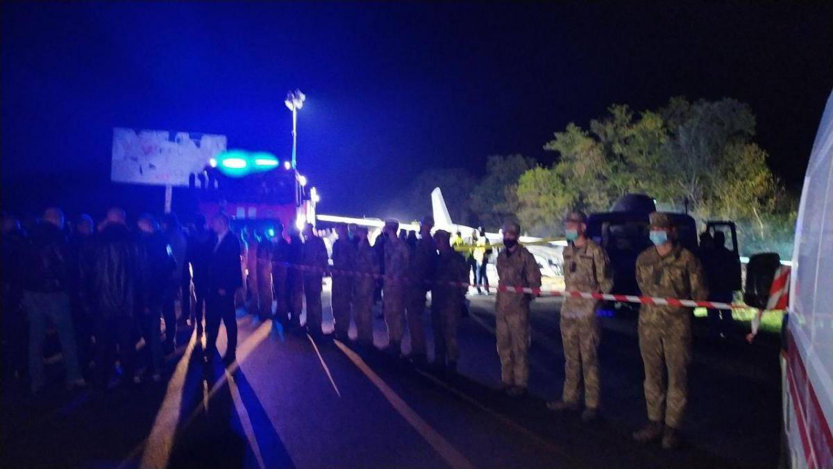 По последним данным, в результате крушения военного самолета в Украине погибли 25 человек