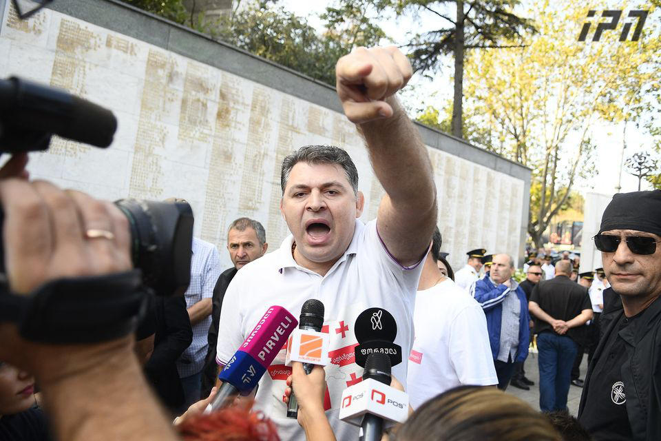 ორგანზიაციამ „დევნილები დევნილებისთვის" გმირთა მემორიალთან აქცია გამართა