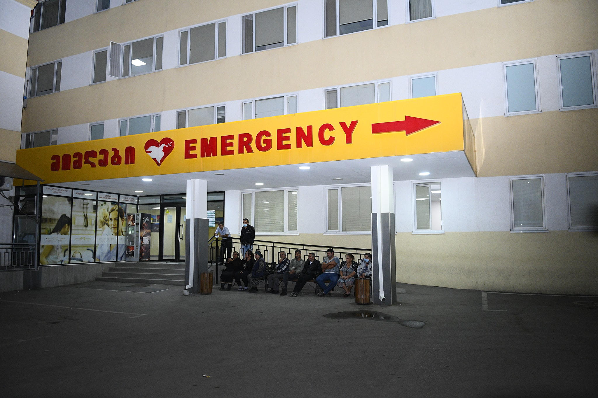 „ავერსის" კლინიკების ქსელის მარნეულის ფილიალში, 23 წლის ექიმი გარდაიცვალა, რომელმაც კორონავირუსი გადაიტანა