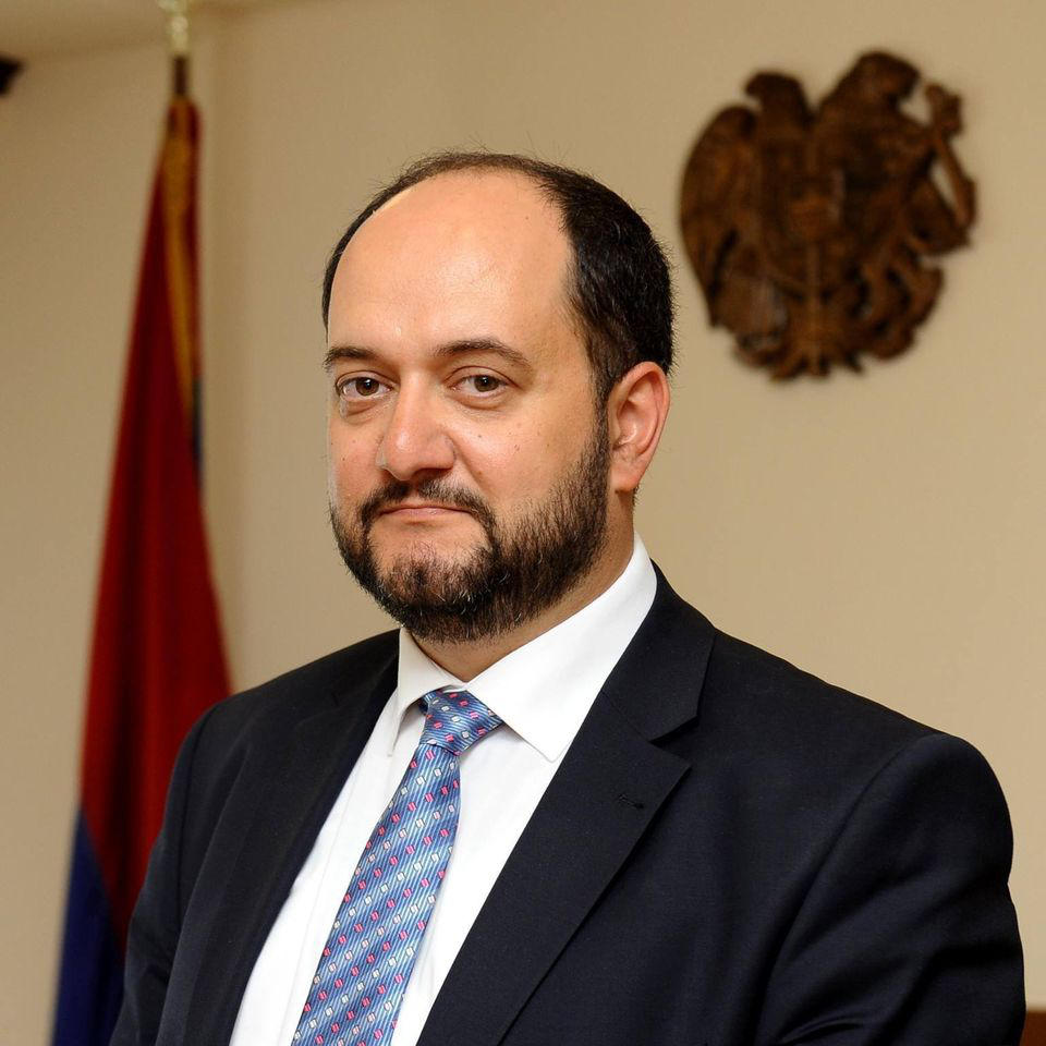 სომხეთის განათლების მინისტრი - მივიღე გადაწყვეტილება ერევნის უნივერსიტეტის სამეცნიერო საბჭოს მივმართო, მიხეილ სააკაშვილს საპატიო დოქტორის წოდება ჩამოერთვას