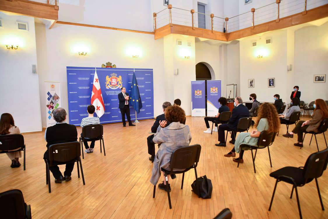 მიხეილ ჩხენკელმა ინფორმატიკისა და მათემატიკის მსოფლიო ოლიმპიადების გამარჯვებულებს წარმატებული ასპარეზობა მიულოცა