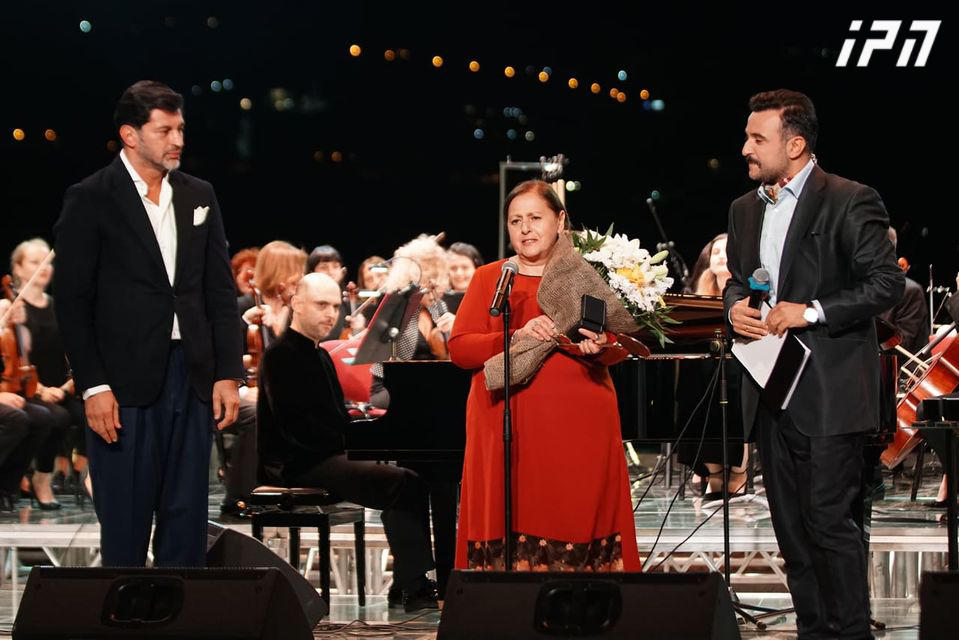 გურამ დოჩანაშვილს, ამირან გამყრელიძეს, თენგიზ ცერცვაძეს, პაატა იმნაძეს, მარინა ეზუგბაიას, ლევან რატიანს, ლევან გოფოძეს და კიდევ რამდენიმე  ექიმს საპატიო თბილისელის წოდება მიენიჭათ