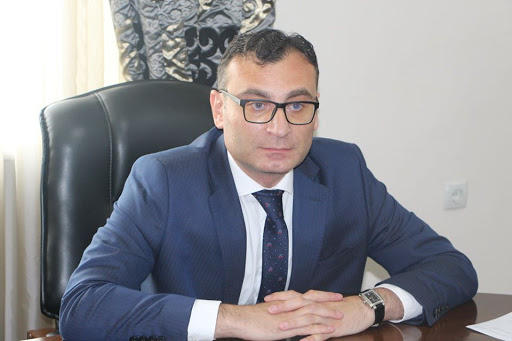 „ქართული ოცნების" მაჟორიტარობის კანდიდატი აჭარის უმაღლეს საბჭოში ტიტე აროშიძე წინასაარჩევნო კამპანიას დროებით წყვეტს