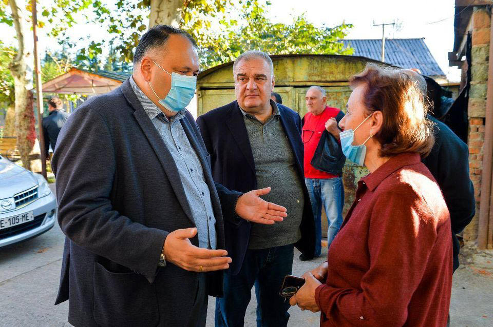 იოსებ ხახალეიშვილი - ქუთაისში, ჭავჭავაძის ქუჩის მოსახლეობის თვალწინ მოხდა ფაქტობრივად, საბაზრო ეკონომიკის განვითარება ქალაქში, ამიტომ მათი აზრი ყოველთვის ყურადსაღებია
