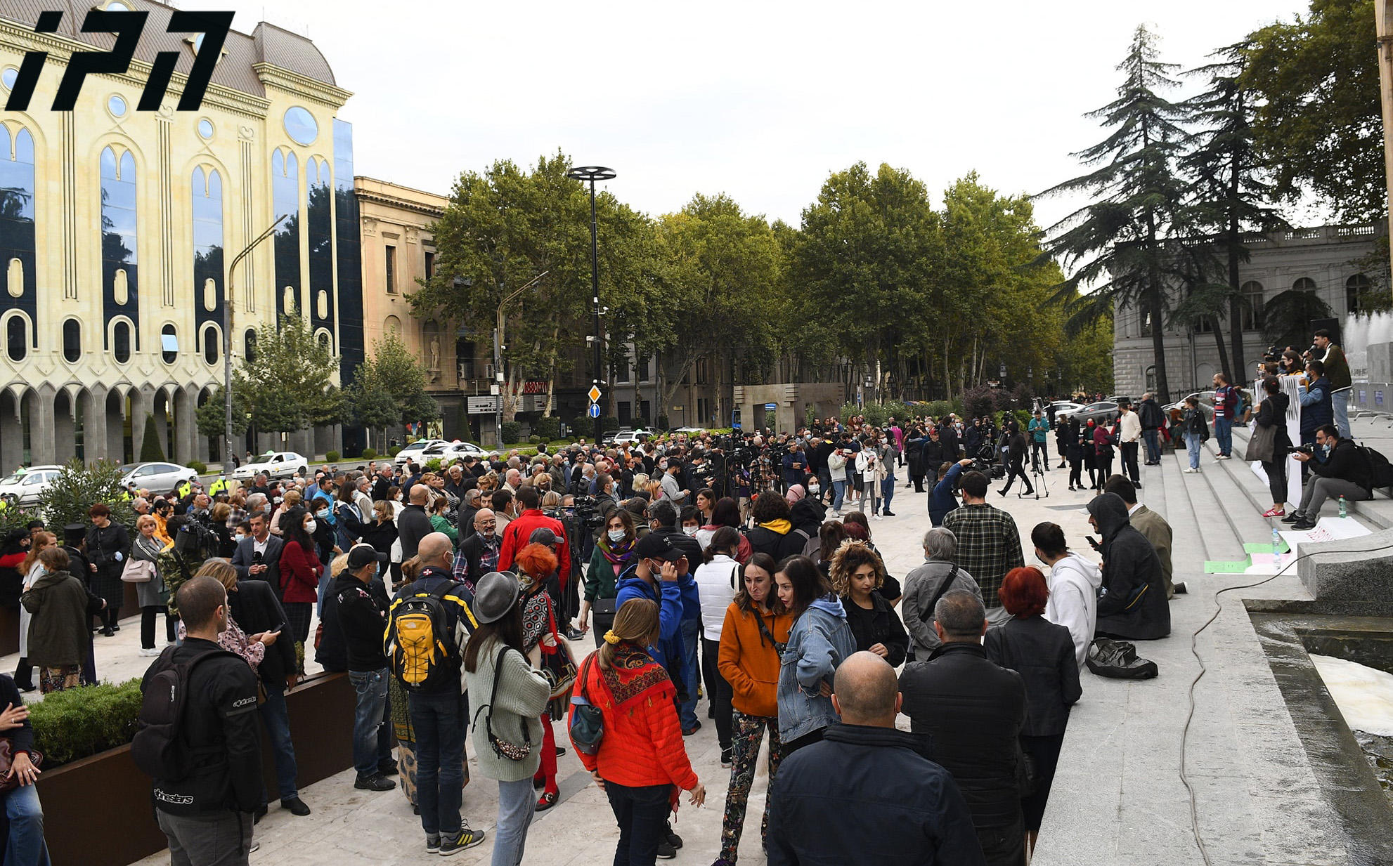 პარლამენტის წინ ივერი მელაშვილისა და ნატალია ილიჩევას მხარდამჭერი აქცია დასრულდა