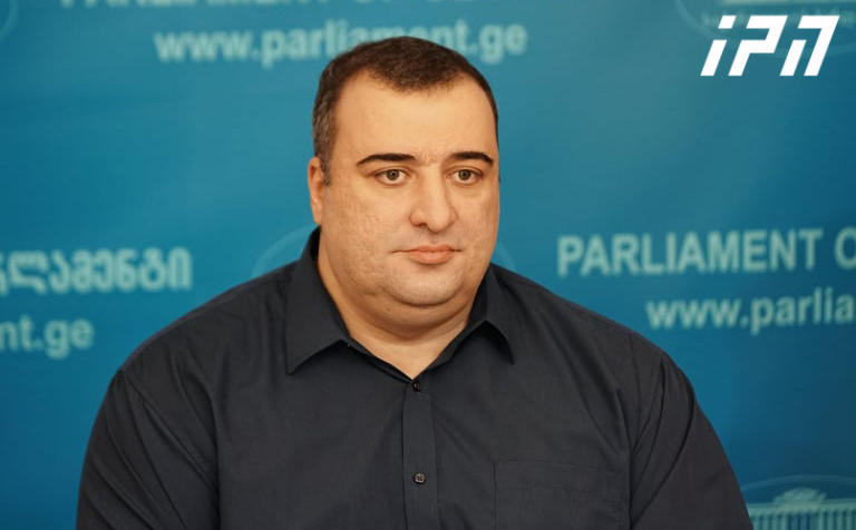 რატი იონათამიშვილი - რუსეთი უკრაინას ებრძვის ტანკებით, ხოლო საქართველოს - „ნაციონალური მოძრაობით"