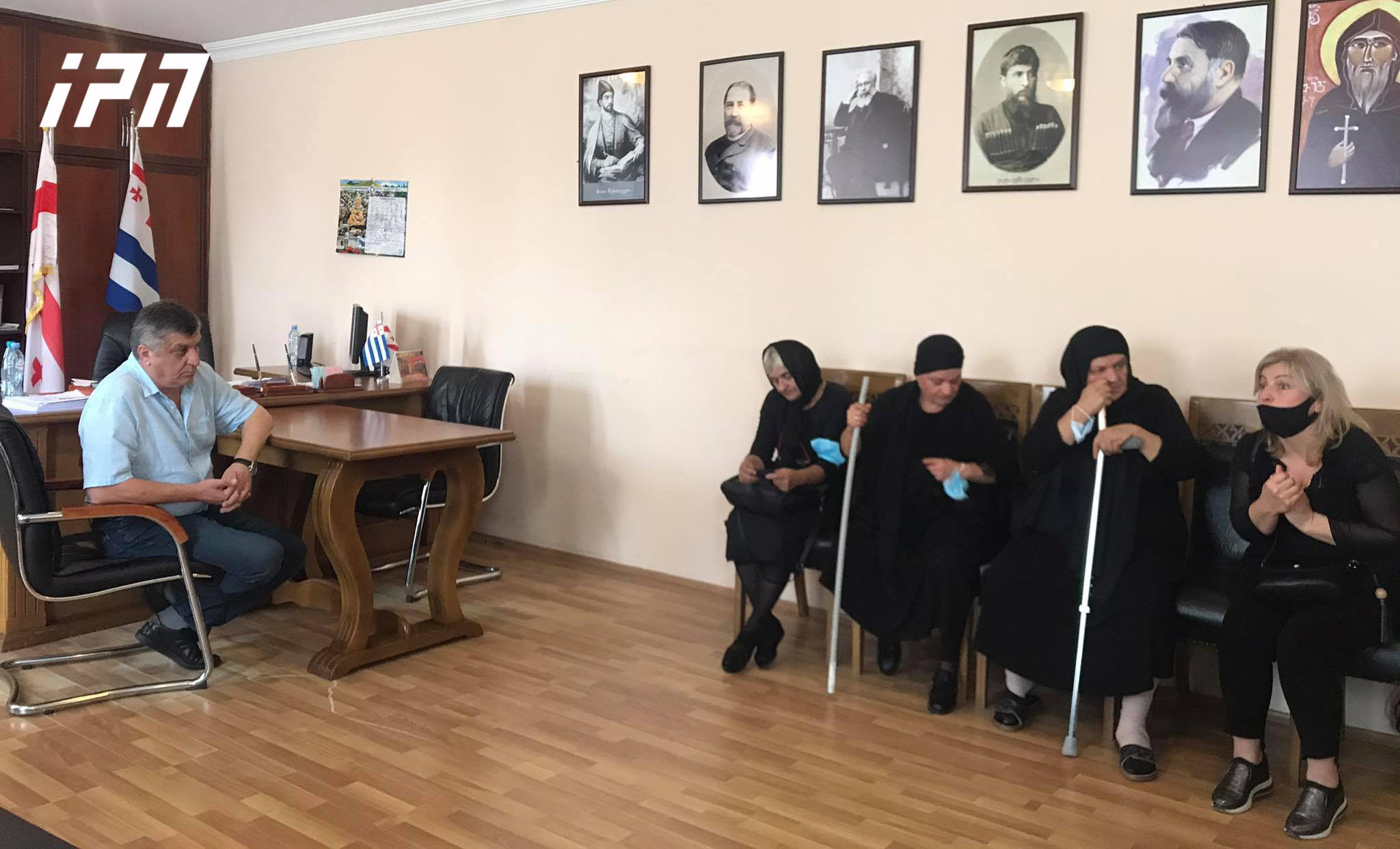 ხელვაჩაურის მერიის შენობაში ხმაური იყო