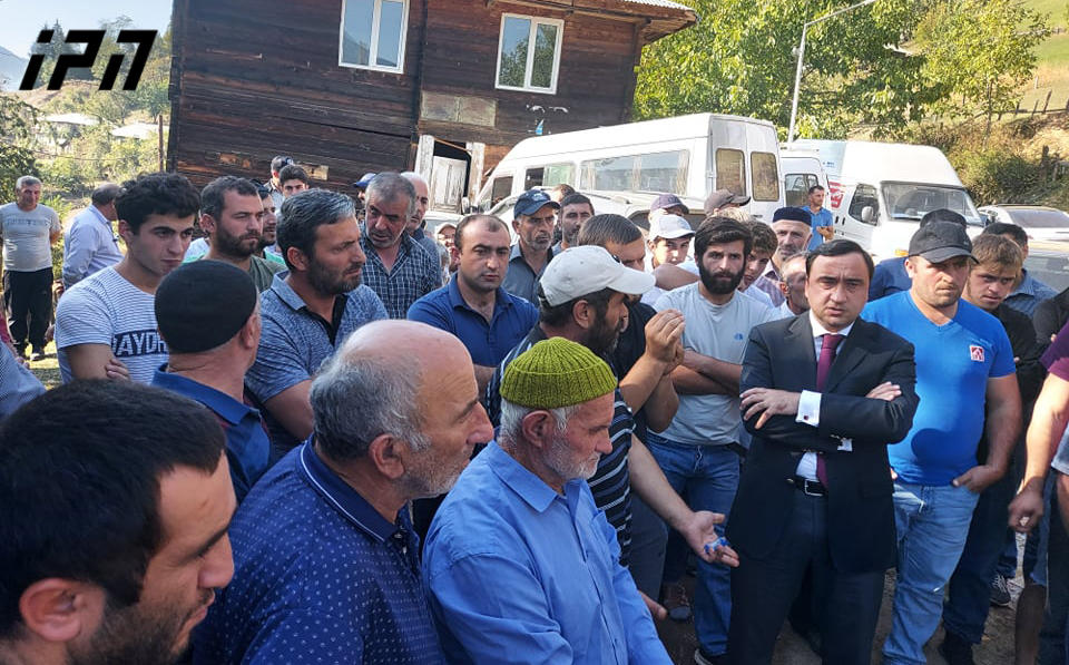 ხულოს მუნიციპალიტეტის სოფელ წაბლანაში სტიქიის შედეგად დაზარალებულმა მოსახლეობამ აქცია გამართა