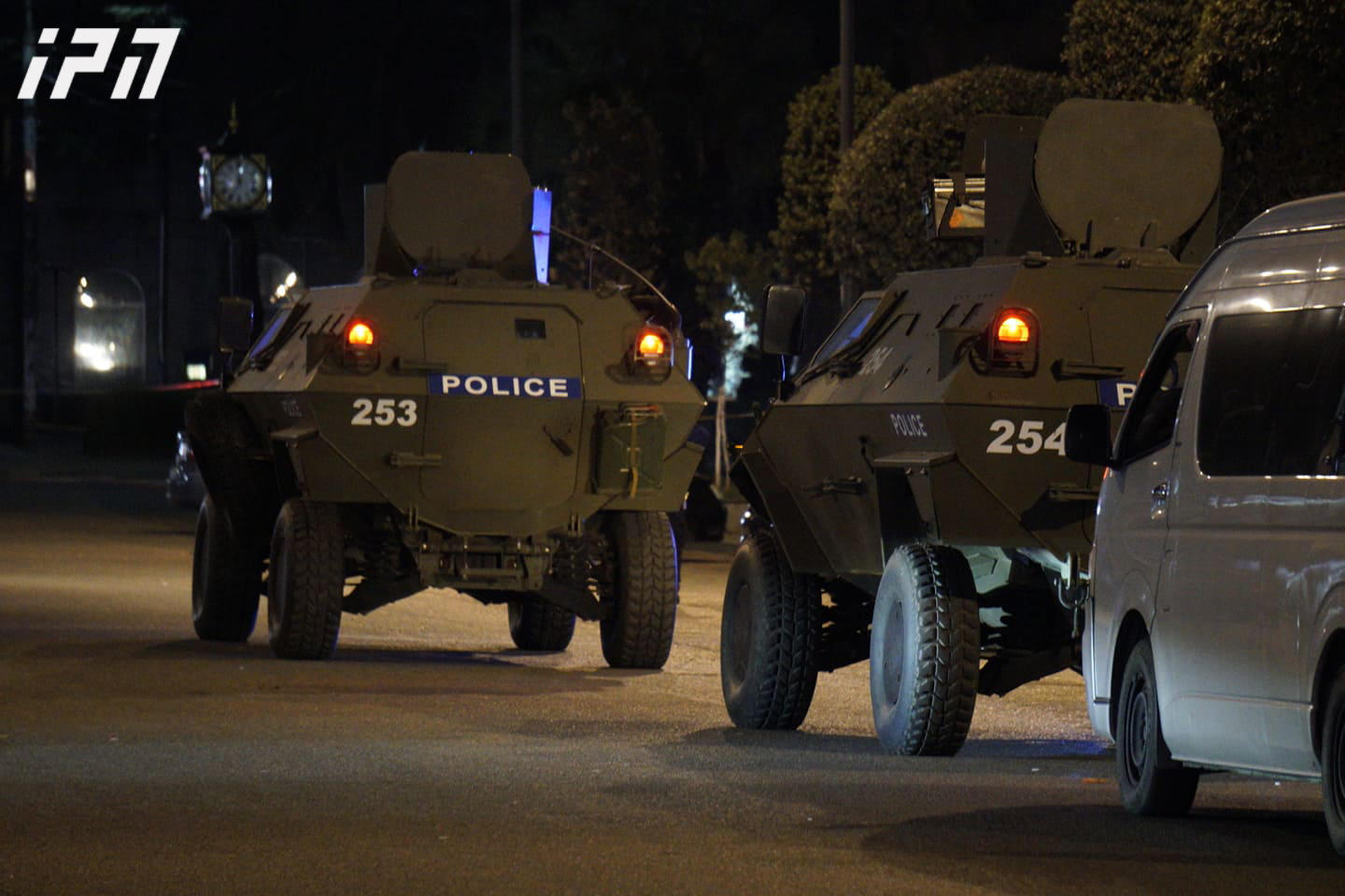 ზუგდიდში, „საქართველოს ბანკის“ მიმდებარე ტერიტორიიდან  შსს-მ სპეციალური ჯავშანტექნიკა გაიყვანა