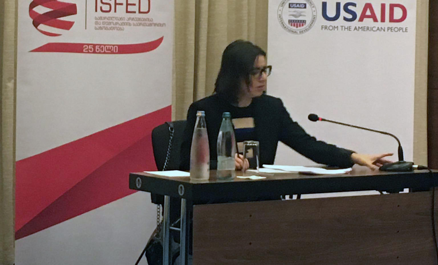 ISFED-ის შეფასებით, საარჩევნო გარემოს მთავარ გამოწვევად ამომრჩევლებზე, აქტივისტებსა და ოპოზიციონერ პოლიტიკოსებზე ზეწოლის, მუქარის და საქმიანობისთვის ხელის შეშლის ფაქტები რჩება
