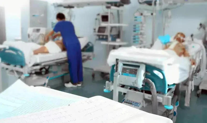 კორონავირუსით ინფიცირებული 230 ადამიანი ხელოვნური სუნთქვის აპარატზე იმყოფება