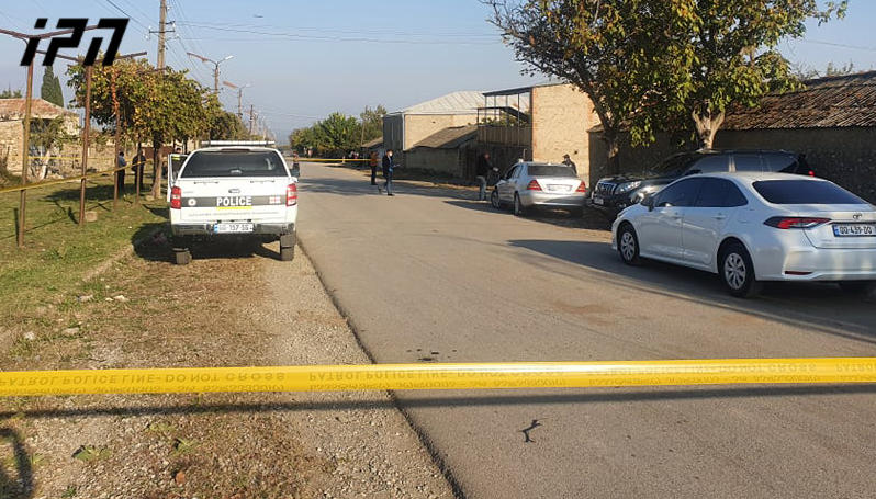 არსებული ინფორმაციით, გურჯაანში მამაკაცმა ცოლი და მეზობელი მოკლა, ორი ადამიანი კი დაჭრილია