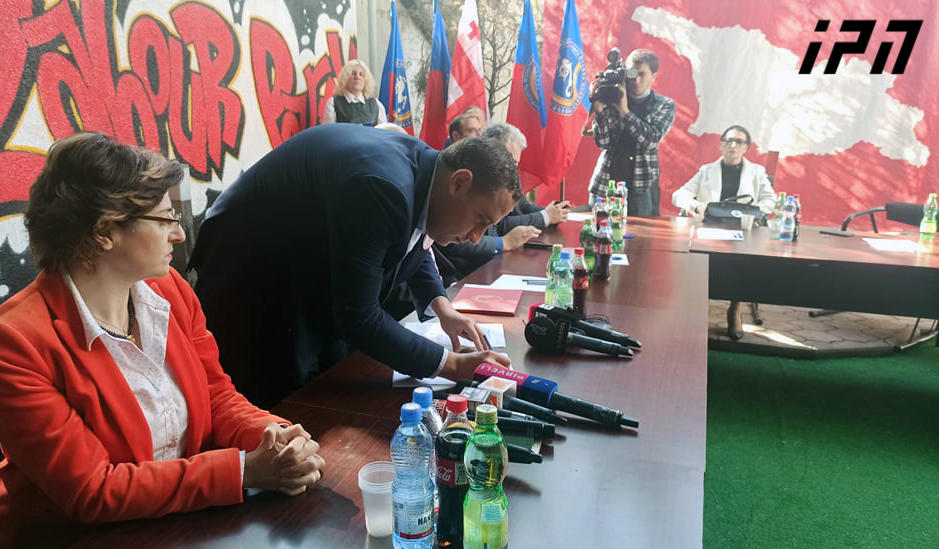 Opposition parties sign agreement not to form coalition government with Georgian Dream