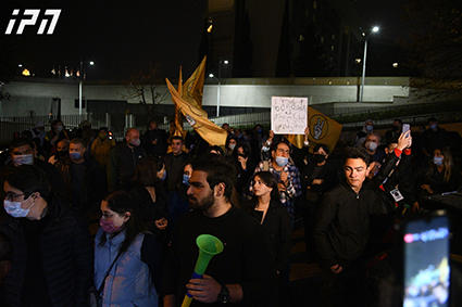 თბილისსა და რამდენიმე რეგიონში საოლქო კომისიებთან, სადაც საჩივრებს განიხილავენ, საპროტესტო აქციები მიმდინარეობს