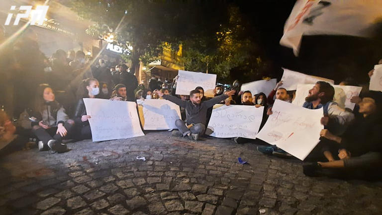 ბათუმში, მოძრაობის "იმოქმედე" წევრებმა თავდადებულის ქუჩა გადაკეტეს