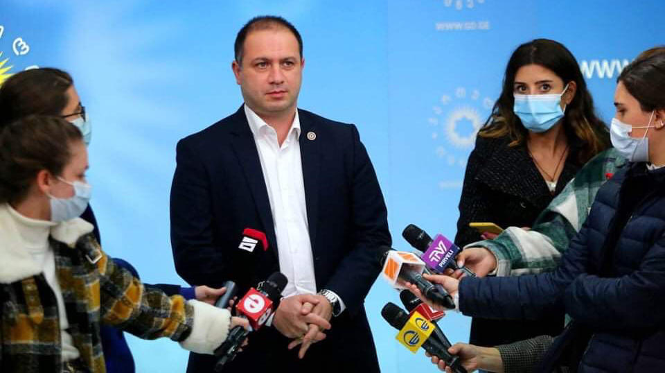 გივი მიქანაძე - კვლევამ აჩვენა, რომ არასამთავრობო ორგანიზაციების 51%-ს ვებგვერდი არ გააჩნია, 62%-ს არ აქვს მითითებული დონორის დასახელება და ლოგო, 68%-ს კი არ აქვს მითითებული პროექტების დასახელება