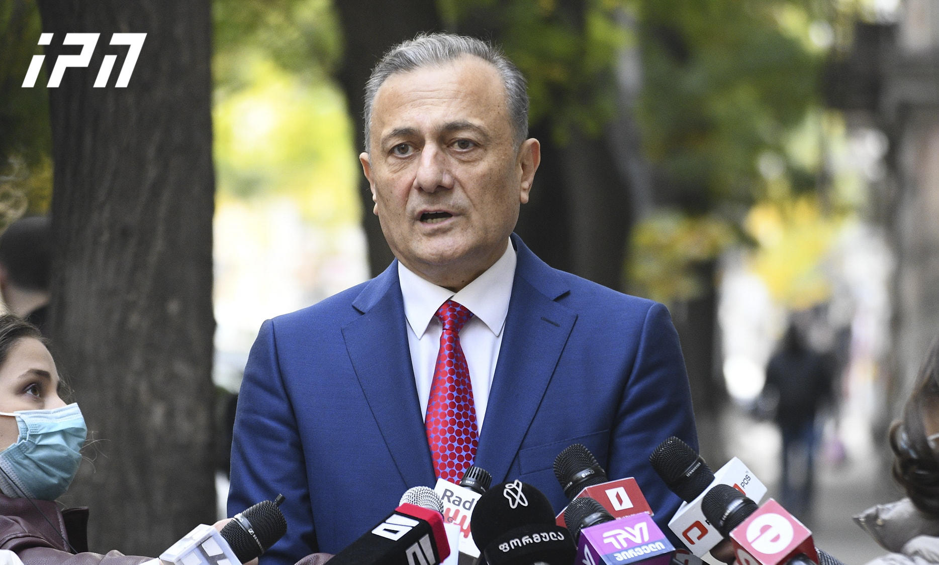 შალვა ნათელაშვილის განცხადებით, ოპოზიციურმა პარტიებმა ელჩების მონაწილეობით მიმდინარე მოლაპარაკებების ფორმატის გაფართოების საკითხი განიხილეს