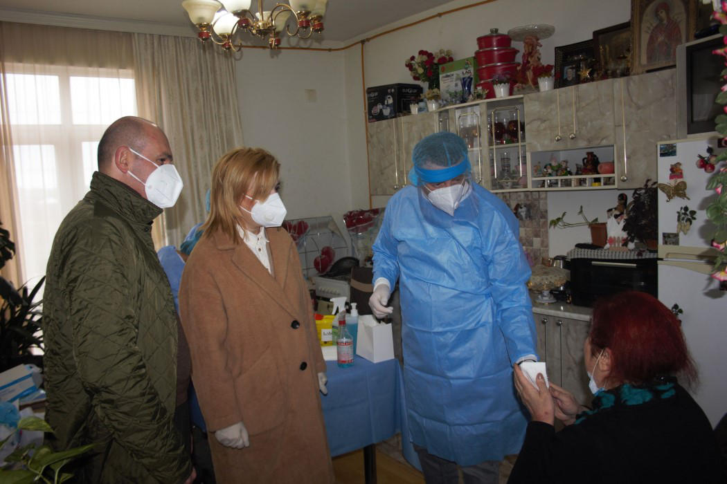 აფხაზეთის მთავრობის მიერ ზუგდიდის მუნიციპალიტეტის დევნილთა კომპაქტურ ჩასახლებებში COVID-19-ის ტესტირება და სეზონური გრიპის ვაქცინაცია ჩატარდა