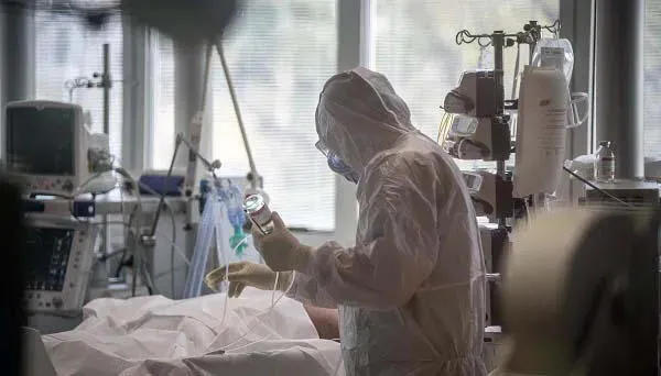 В Грузии в тяжелом состоянии 864 пациента с коронавирусом, 386 из них находятся на аппарате искусственного дыхания