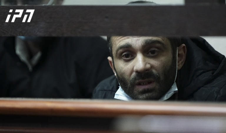 ერთ-ერთი პირის  ჩვენების მიხედვით, მიკროსაფინანსო ორგანიზაციაში შეჭრილი ლევან ზურაბაშვილი აცხადებდა, რომ ხალხის გადასარჩენად ღმერთისგან იყო მოვლენილი