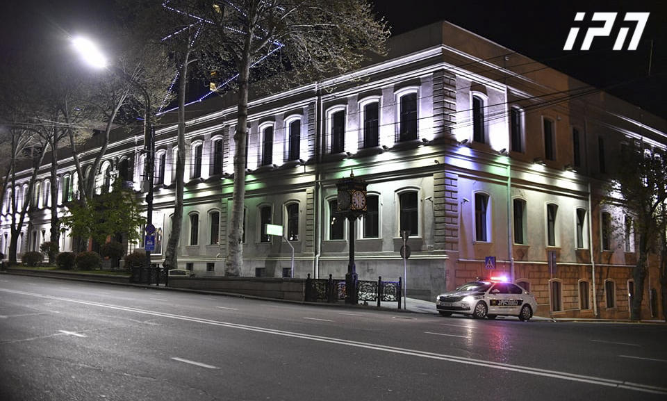 В новогоднюю ночь в виде исключения будут сняты ограничения на передвижение с 21:00 до 05:00