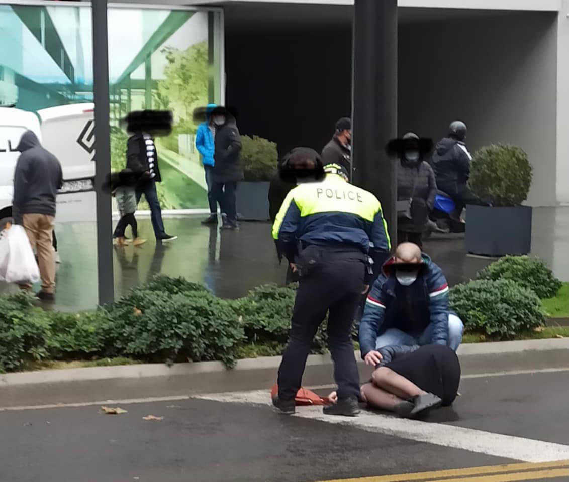 ჭავჭავაძის გამზირზე, საპატრულო პოლიციის ავტომობილი ქვეითად მოსიარულეს დაეჯახა