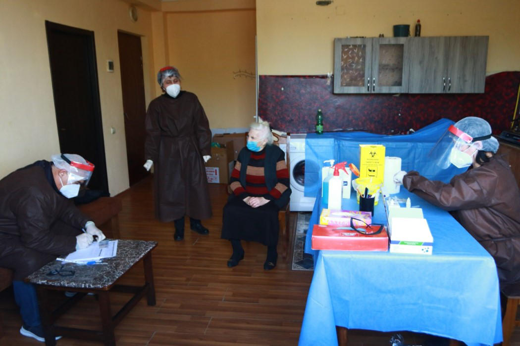 ბათუმში მცხოვრებ აფხაზეთიდან დევნილებს COVID-19-ის ტესტირება და სეზონური გრიპის ვაქცინაცია ჩაუტარდათ