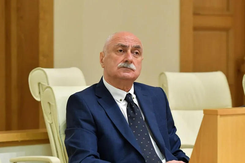 ლადო კახაძე წინადადებით გამოდის, რომ მიხეილ სააკაშვილის მნახველების ფრჩხილები და თმები შემოწმდეს