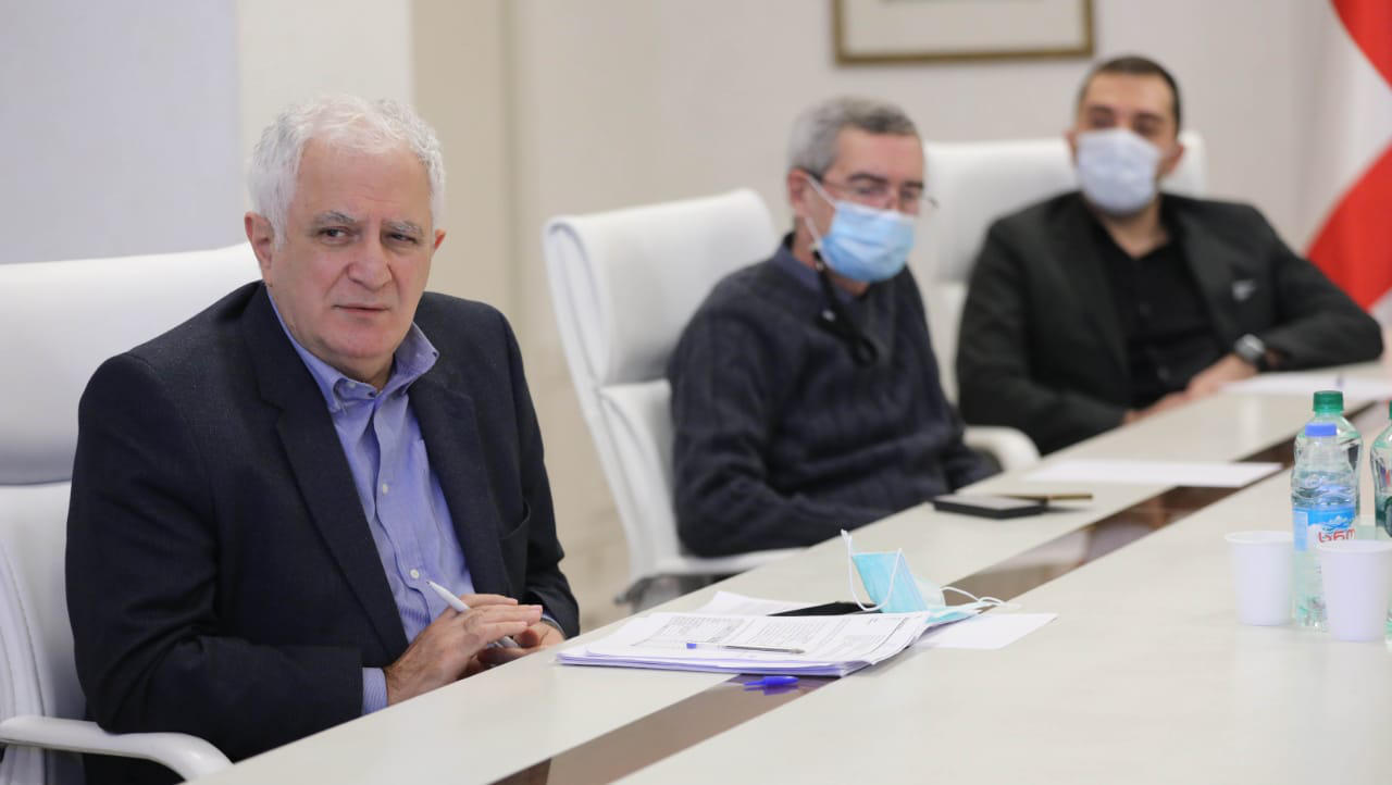 ამირან გამყრელიძე   - ერთიანი აზრია,  რომ თუ რამეს მივაღწიეთ ამ 3-კვირიანი შეზღუდვებით და გაფართოებული ტესტირებით, მერე უცბად წყალში არ გადავყაროთ