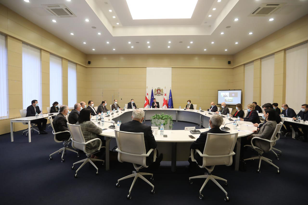 По приобретению полномочий парламентом 10-го созыва, правительство сложит свои полномочия