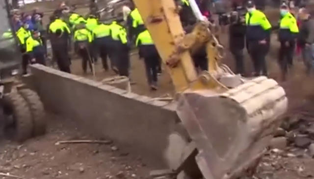 Confrontation occurs between law enforcers and the population in the Afrika settlement, where the Tbilisi City Hall started dismantling the buildings