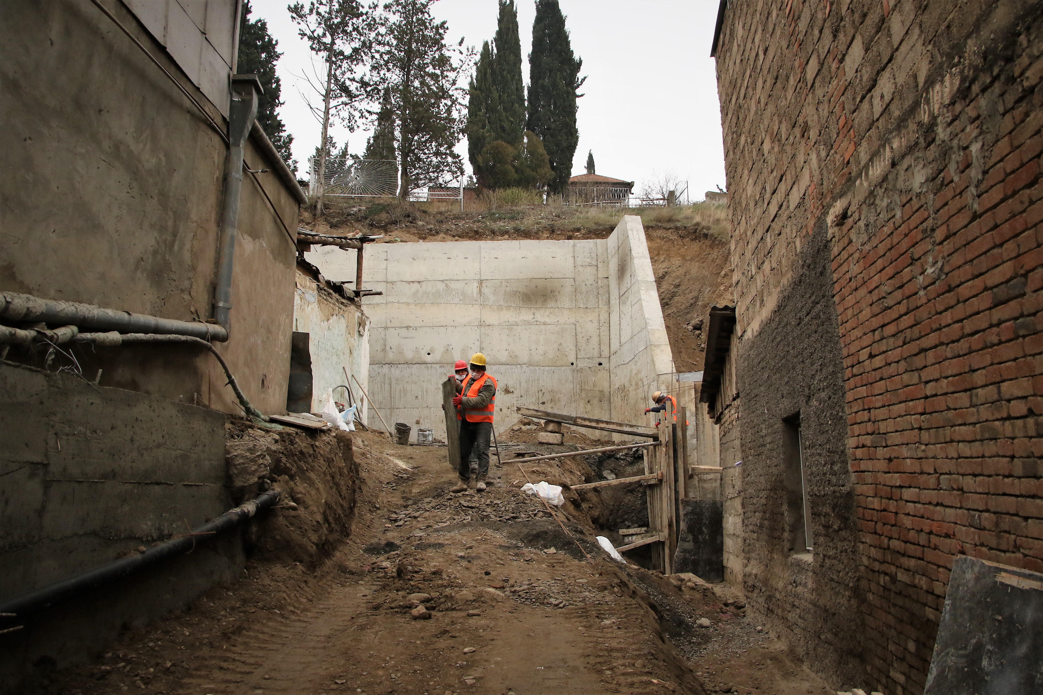 მერია - მიმდინარე წელს ჩუღურეთში გრუნტის დამჭერი კედელი 45 მისამართზე მოეწყო
