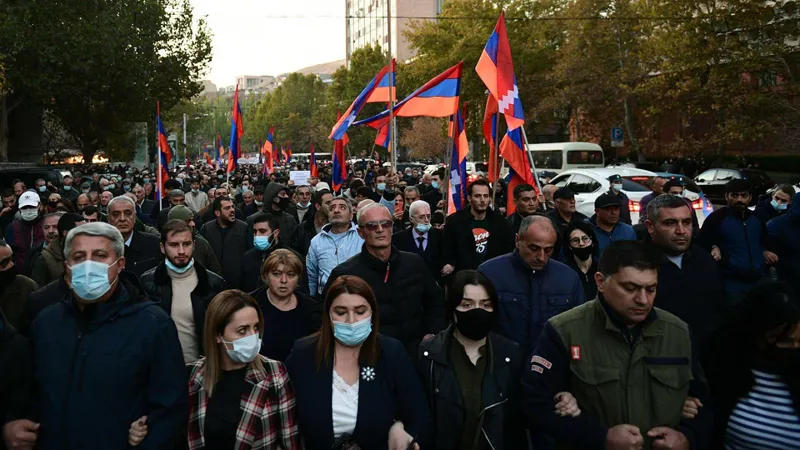 В Ереване часть митингующих планирует провести ночь у Дома правительства
