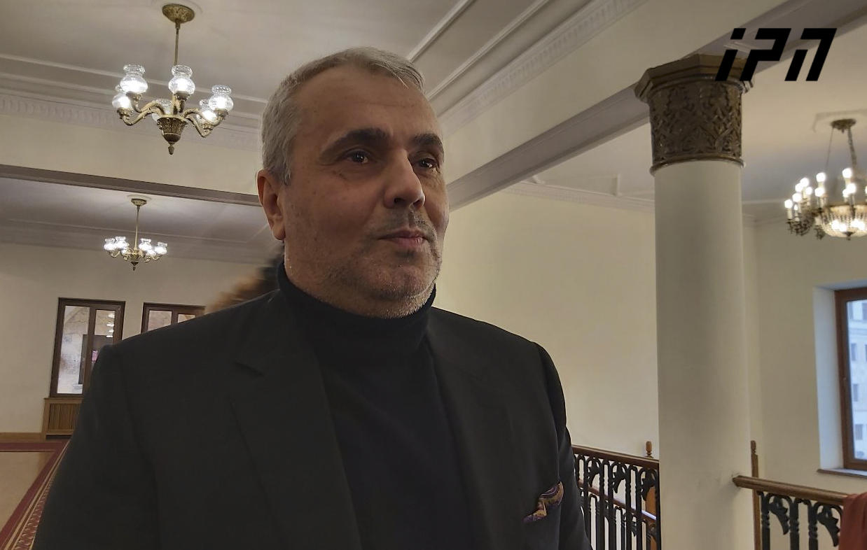 გელა მიქაძე - პარლამენტში შევედი არა როგორც „ნაცისტურ რაიხსტაგში", „ვიშისტურ მთავრობაში" ან აღა-მაჰმად-ხანის რაზმში, არამედ შევედი, როგორც საქართველოს მოქალაქე და ვაღიარებ, რომ იყო გაყალბებული არჩევნები