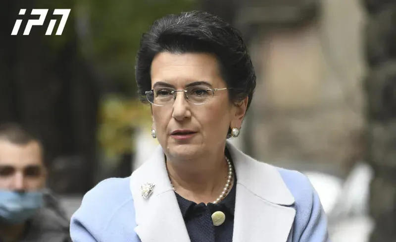 ნინო ბურჯანაძე კრიტიკოსებს - გამიფრთხილებიხართ, ენა გააჩუმეთ! პოლიტიკურად ამოგაძრობთ ენას, არაპირდაპირი გაგებით ცხადია, დაგადუმებთ ერთხელ და სამუდამოდ!