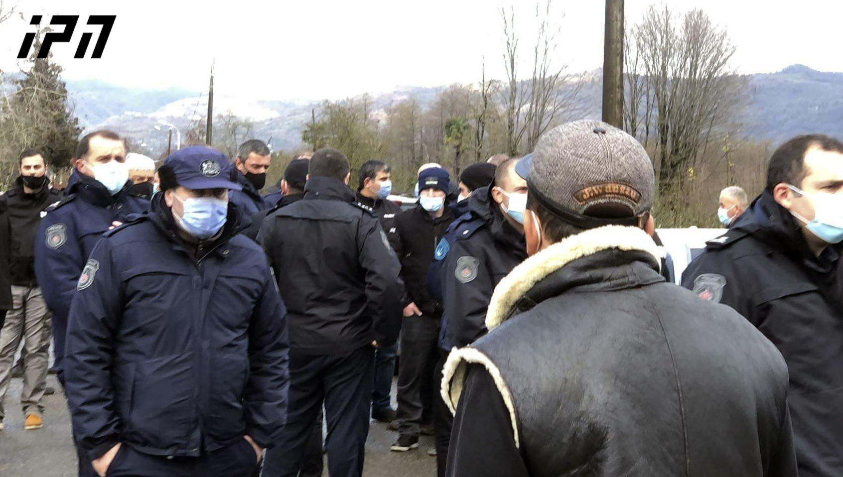 ბუკნარში, ეკლესიის მიმდებარე ტერიტორიაზე ხმაური იყო