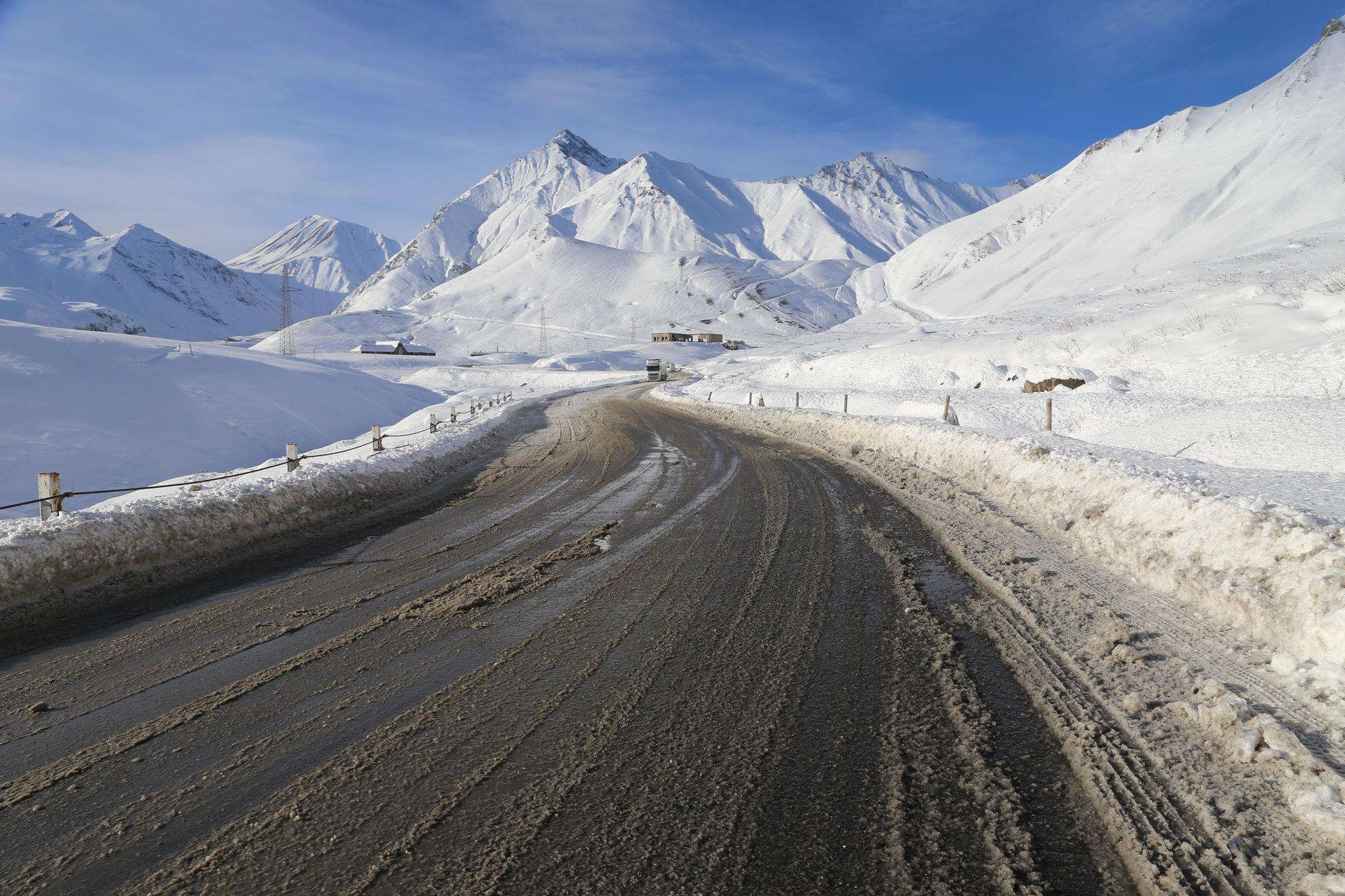 ნაქერალას უღელტეხილზე მისაბმელიანი და ნახევრადმისაბმელიანი ავტოტრანსპორტის მოძრაობა აღდგა
