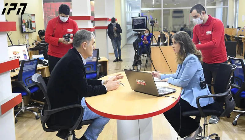 Созар Субари – То, что происходит сейчас, это хныканье оппозиции, избиратель проголосовал за вас, будьте же добры и войдите в парламент! Не войдете? Будете сидеть дома!