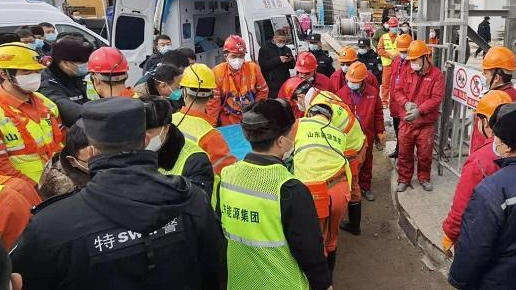 ჩინეთში შახტაში ჩარჩენილი პირველი მუშა მაშველებმა 2 კვირის შემდეგ ზედაპირზე ამოიყვანეს