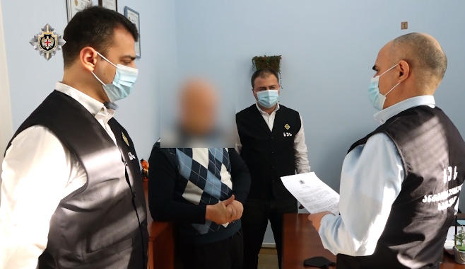 ანტიკორუფციული სააგენტოს თანამშრომლებმა ჩუღურეთის რაიონის გამგებლის მოადგილე დააკავეს