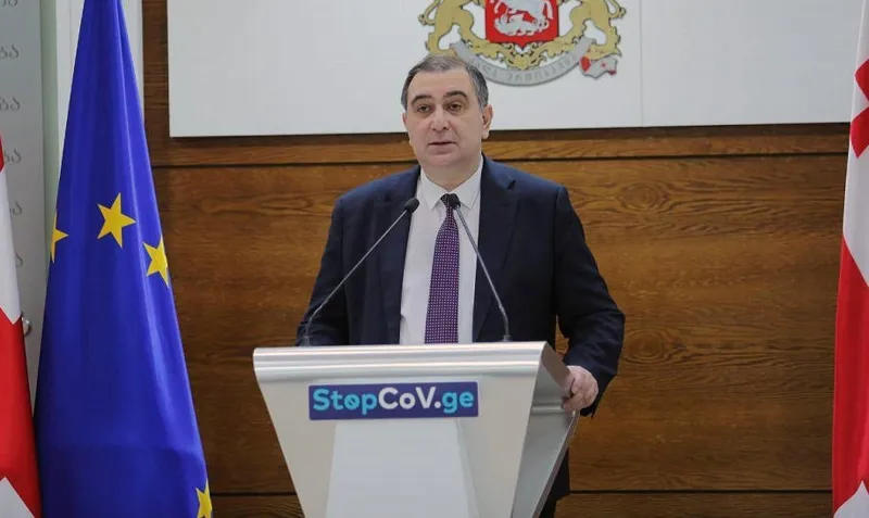 მე-5 კლასიდან  მე-12 კლასის ჩათვლით მოსწავლეებისთვის სკოლაში პირბადის ტარება სავალდებულო ხდება