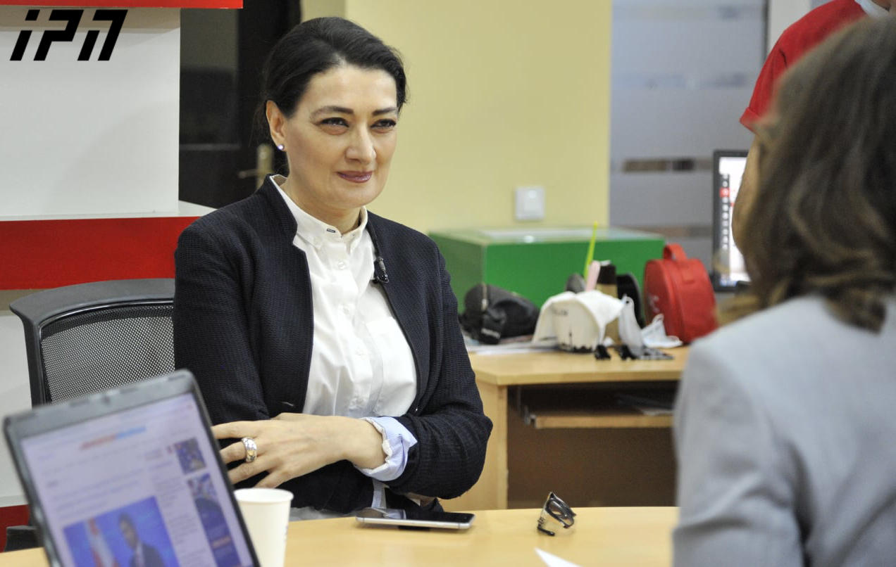 თაკო ჩარკვიანი - 51 დეპუტატი ძალიან მონოლითურად და წესიერად ვდგავართ, არ ვფიქრობ, რომ ვიღაც გასხლტება, ასეთს ამ წამს, ვერ ვხედავთ ჩვენს რიგებში