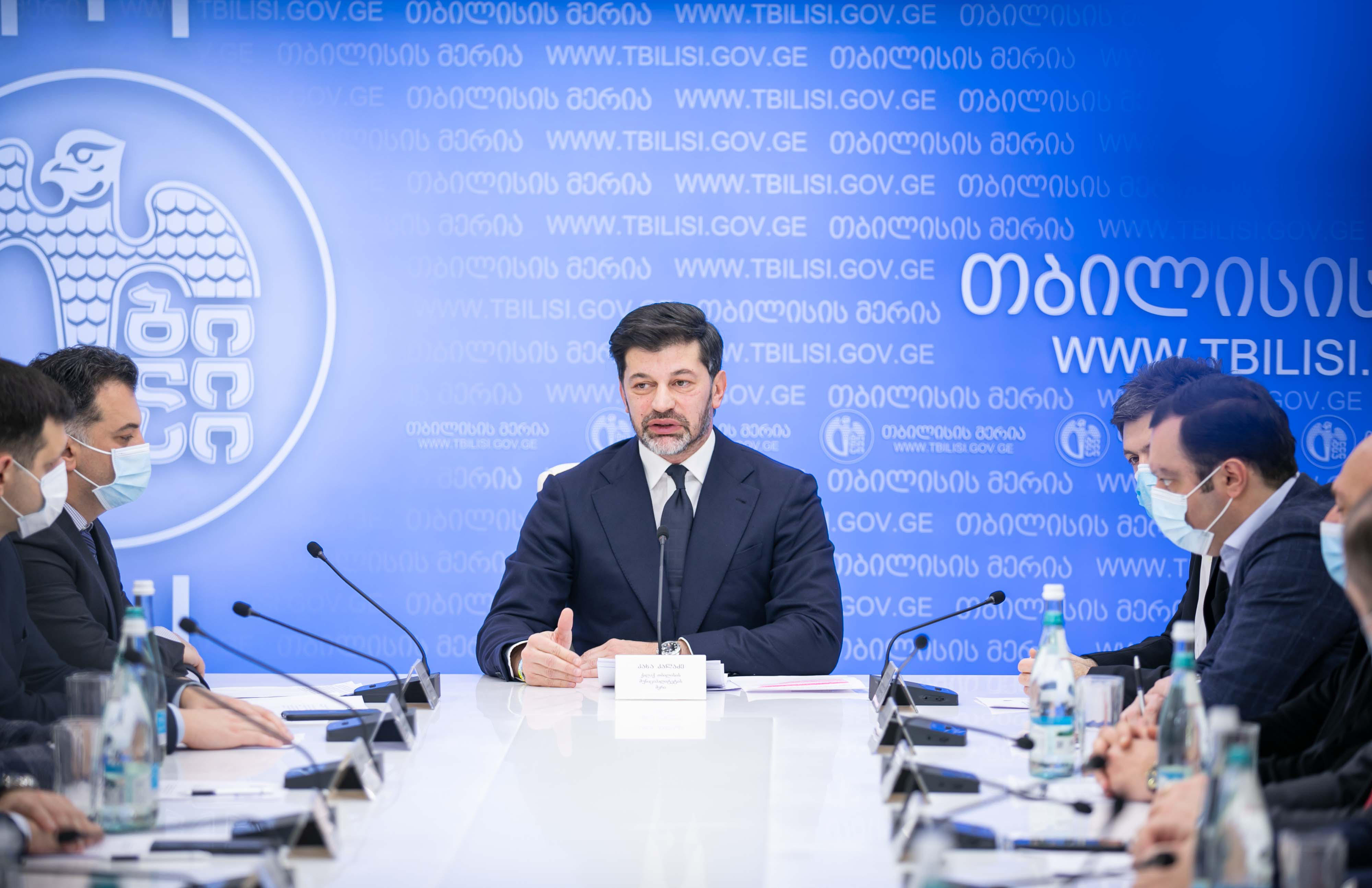 კახა კალაძის ინფორმაციით, მალე 180 ერთეულ, 8 მეტრის სიგრძის ახალ ავტობუსებს შეიძენენ