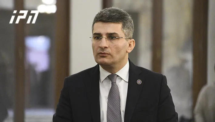 Мамука Мдинарадзе – В большинстве настроены на прекращение мандатов оппозиционеров – Если они нервничают, пусть заберут заявления и у них будет гарантия того, что их полномочия не прекратятся