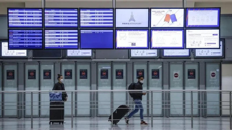 France closes borders to non-EU countries